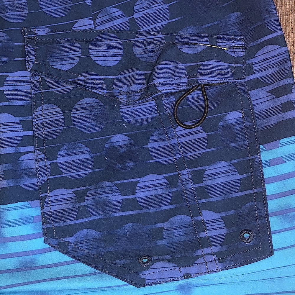 Volcom Board Shorts - Picture 3 of 7